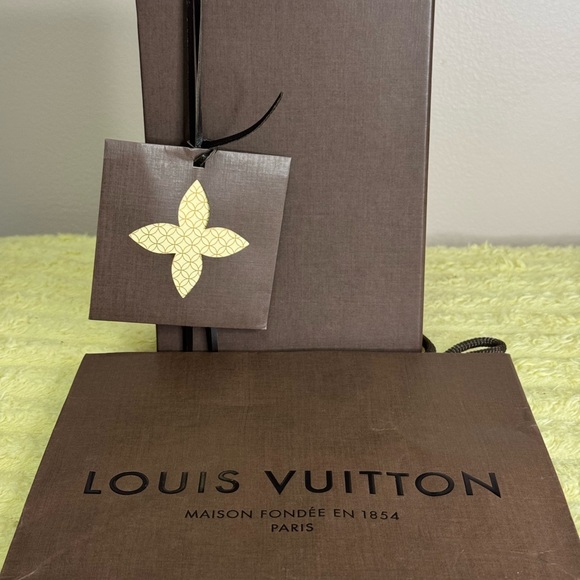 Louis Vuitton Vernis Wallet - Picture 3 of 5